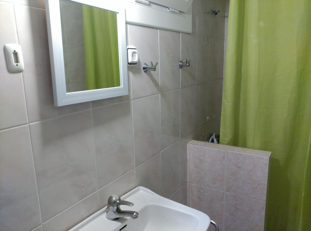 Dreibettzimmer mit Gemeinschaftsbad